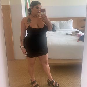 Meet your Posher, Mona